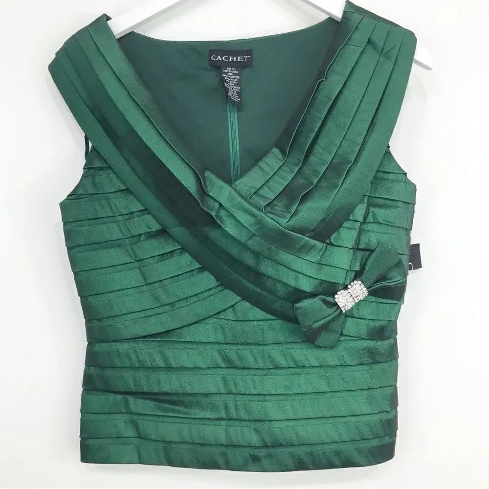Cachet Emerald Green Pleated V Neck Rhinestone Bow Sleeveless Holiday Event Top
